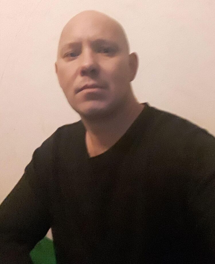  45064594  PAVEL, 42 ,    