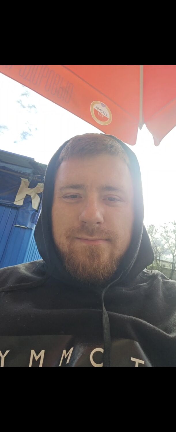  52522424  Alexander, 31 ,    