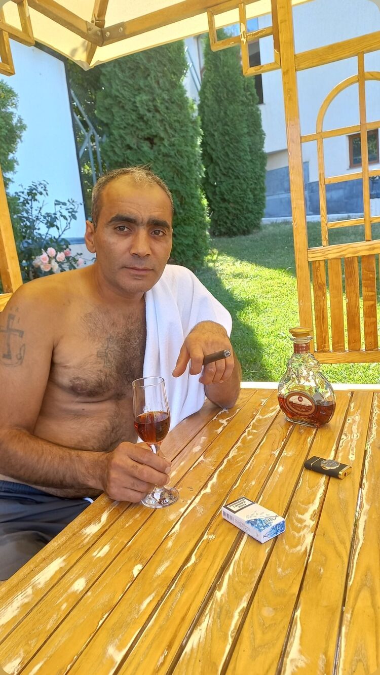  ,   Anushavan, 43 ,     , c 