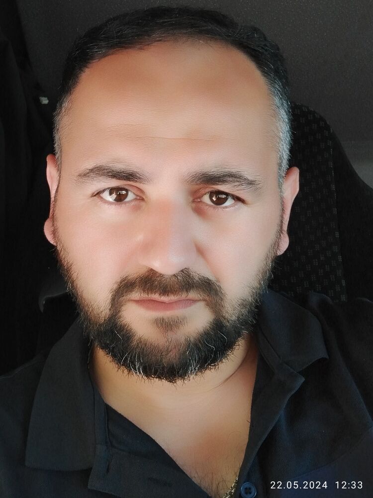  44285624  Kamran, 37 ,    