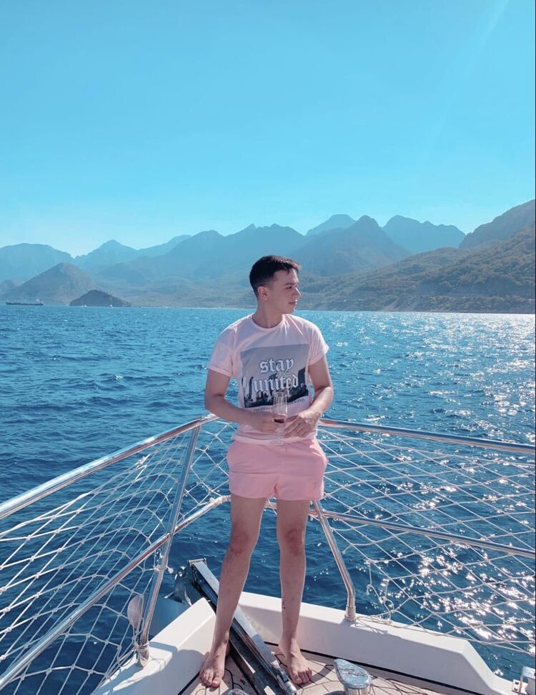  27057634  Amin, 27 ,    