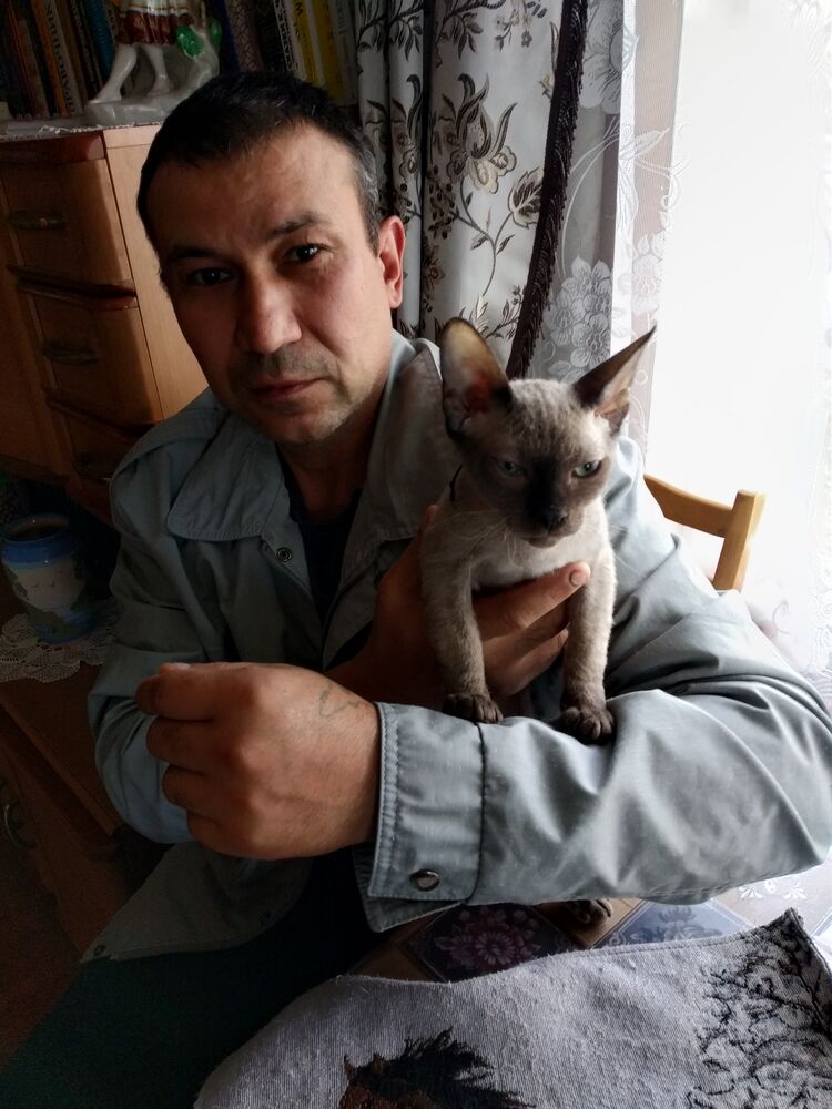  41382364  Albert, 49 ,    