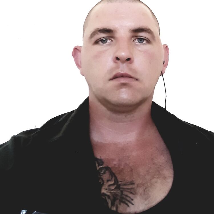  ,   Viktor, 35 ,   ,   , c , 
