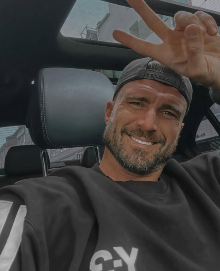 -,   Doni Moretti, 40 ,     , c 