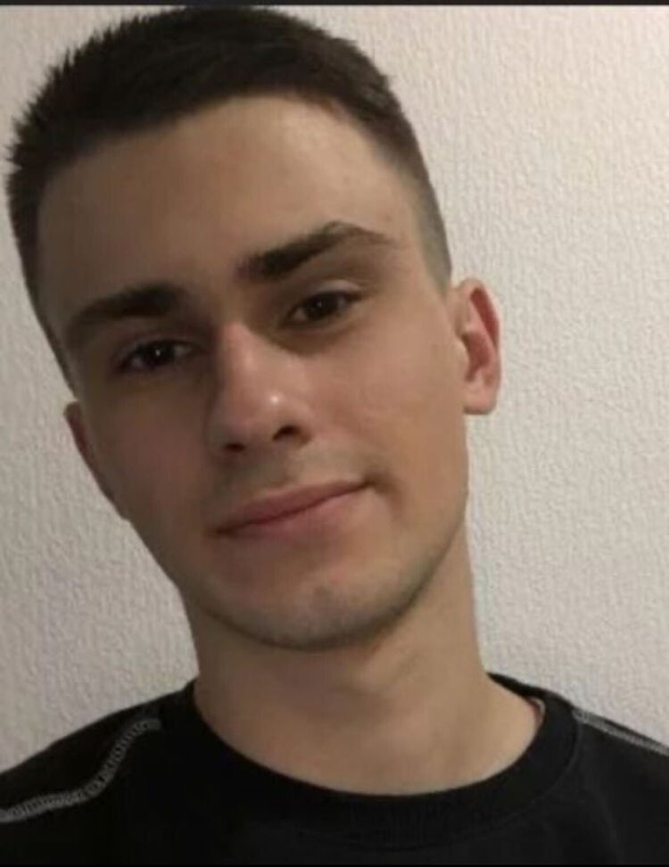  54000954  Alexandr, 25 ,    