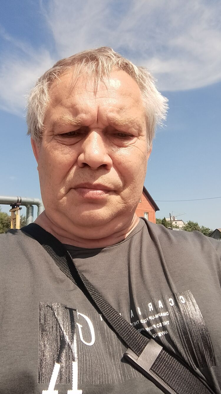  38138864  Gennadii, 61 ,    