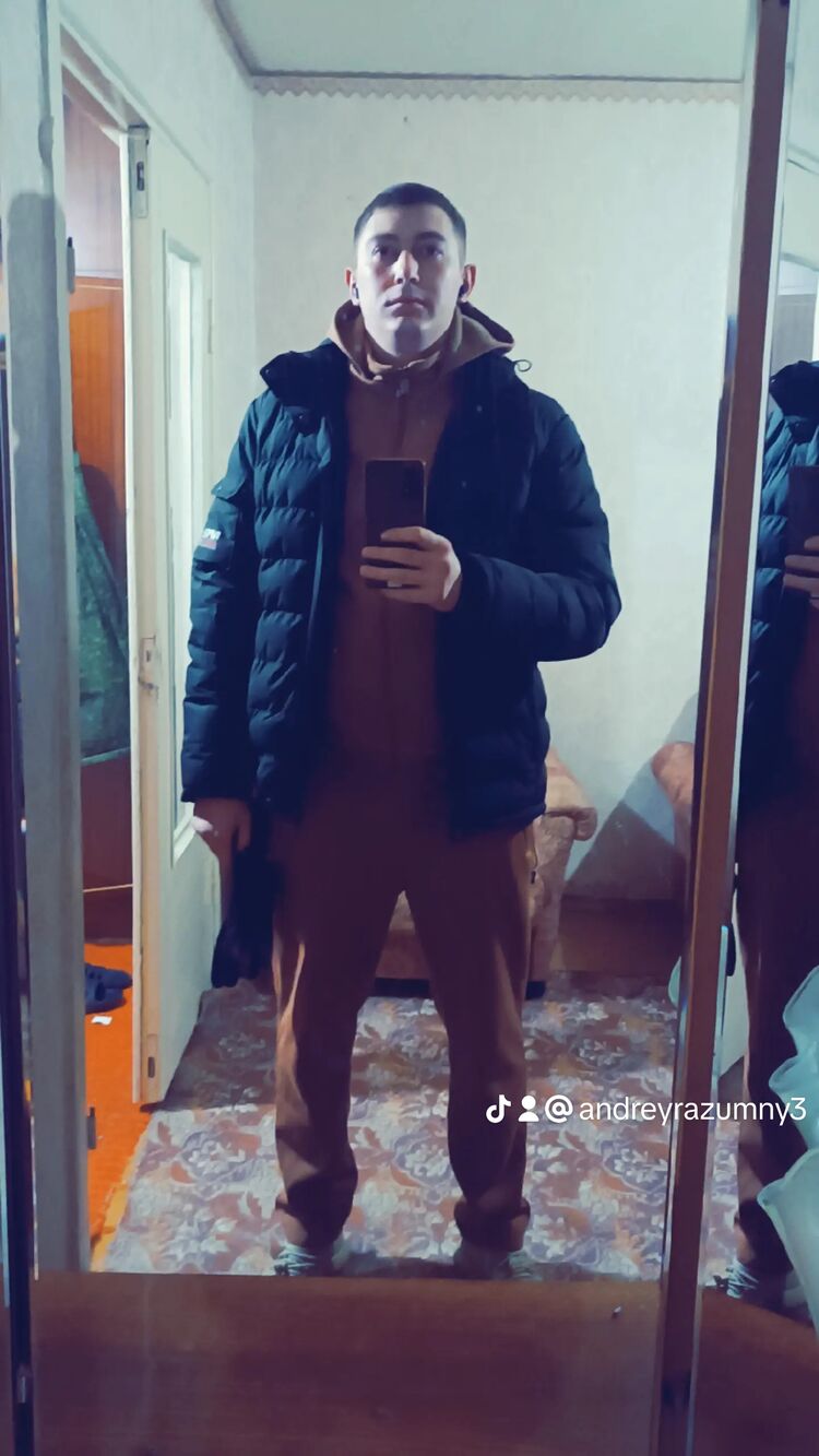  48622044  Andrej, 31 ,    