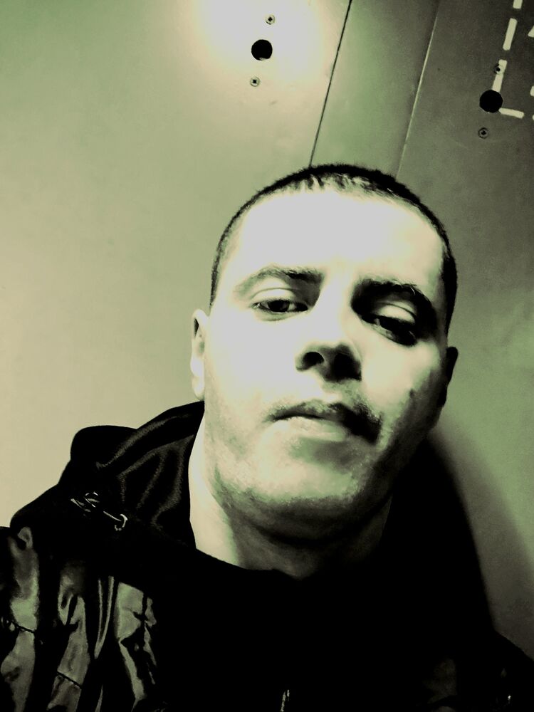  47766154  Denis, 32 ,    