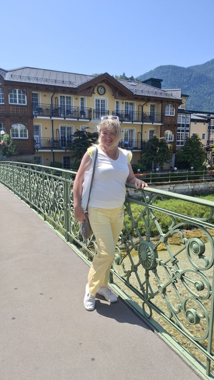  52430514  Elena, 48 ,    