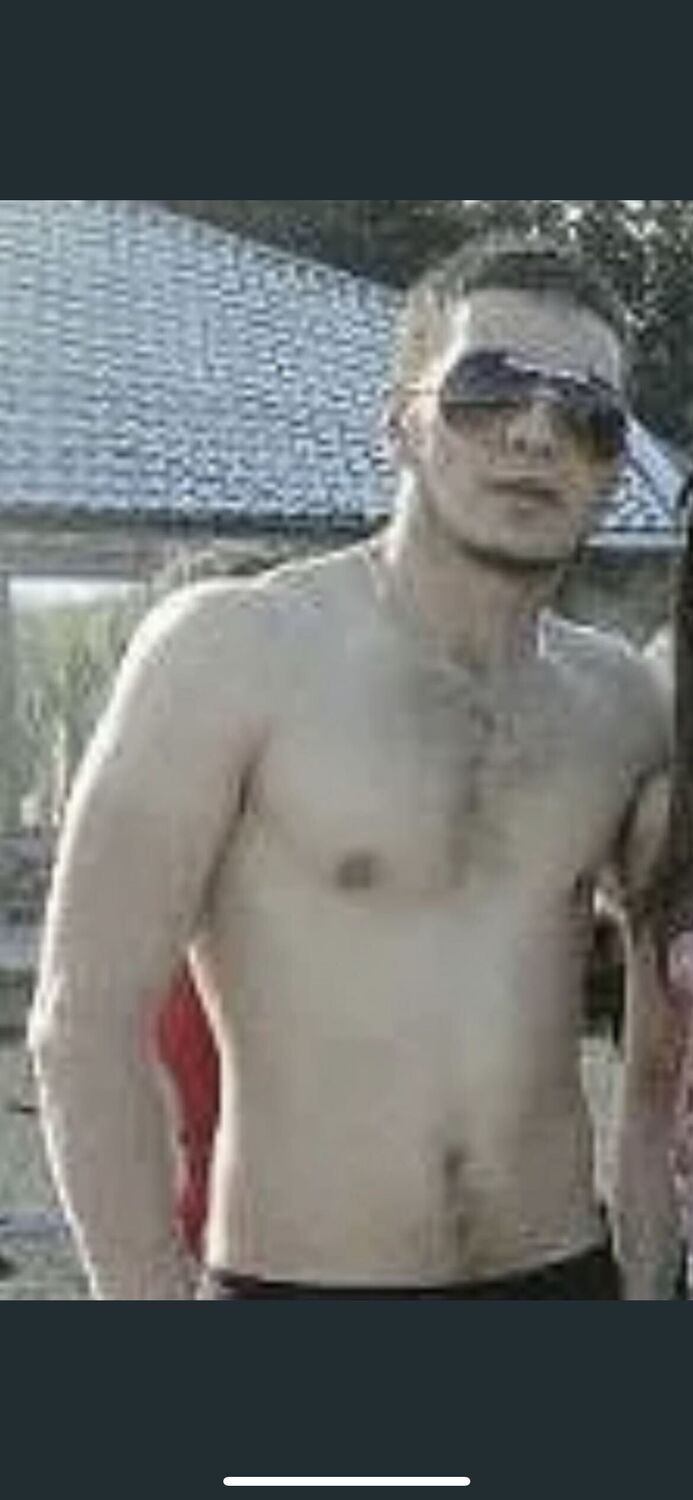  39491124  Grayr, 27 ,    