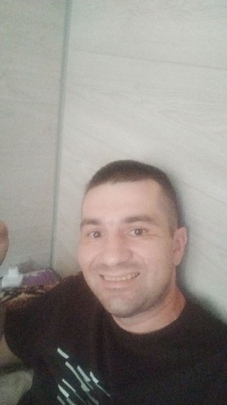  ,   Viktor, 40 ,   ,   