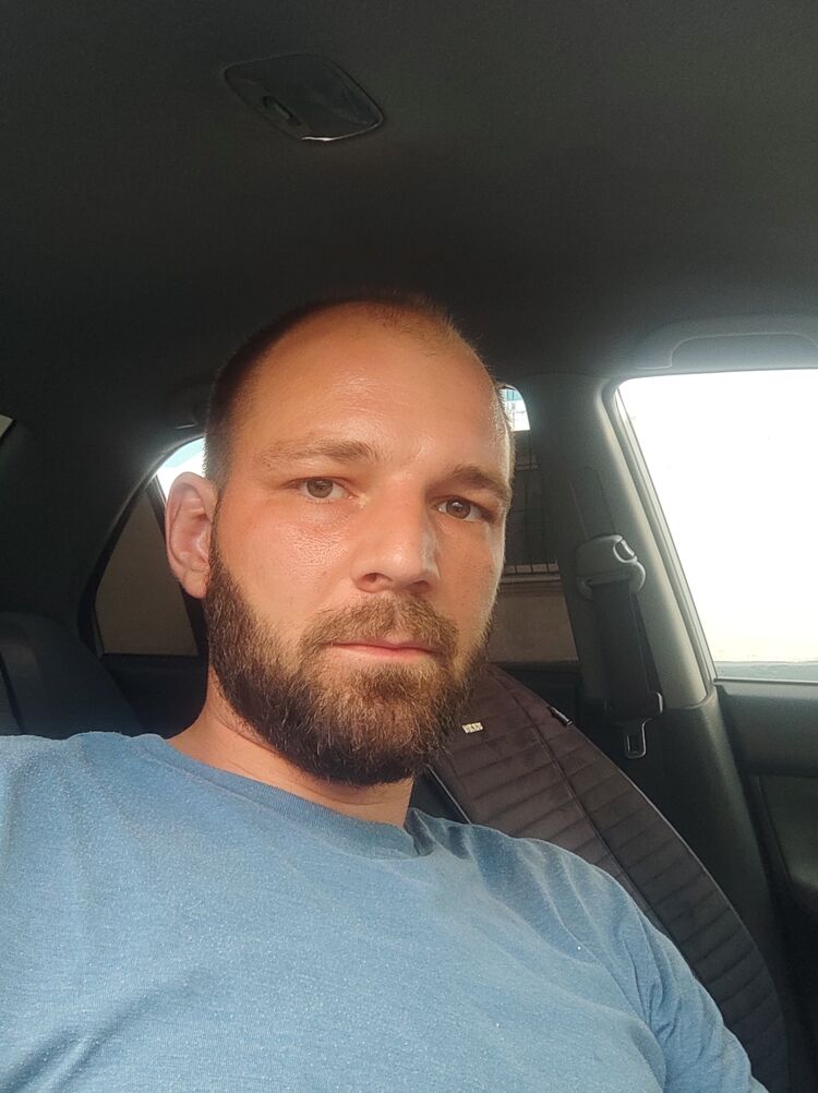  ,   Viktor, 36 ,   ,   