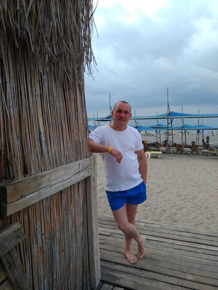 ,   Anton, 42 ,   ,   