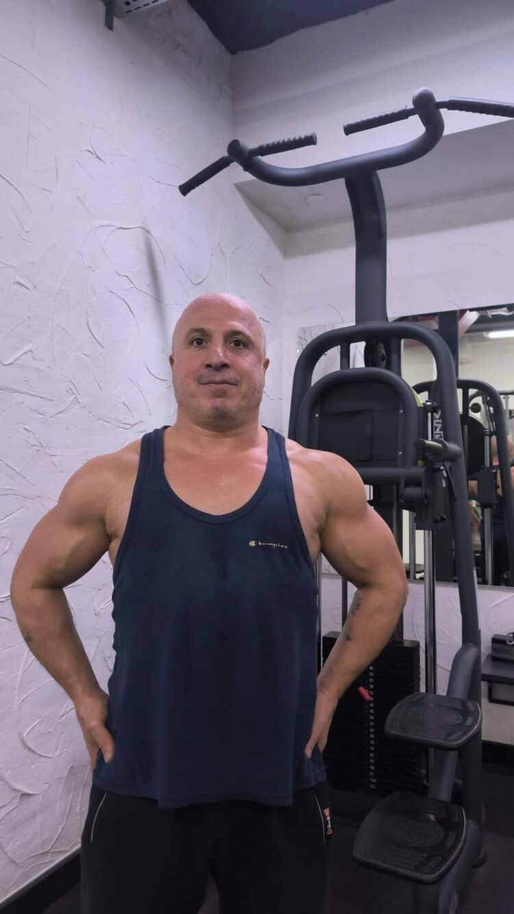  48012194  Artyom, 48 ,    