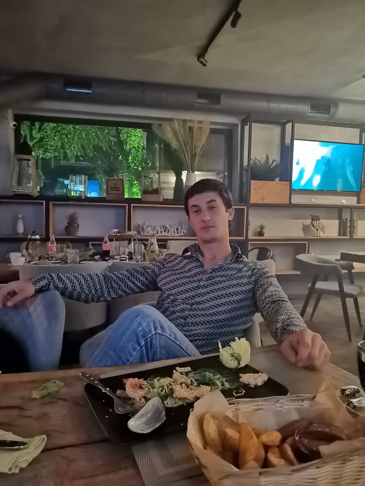  31719484  KonstantiN, 36 ,    