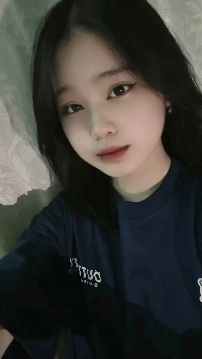  42607434  Dina, 20 ,    