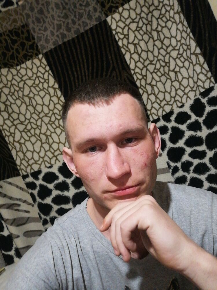  32951894  Denis, 26 ,    
