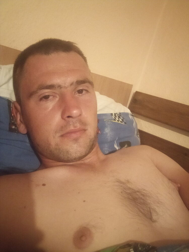  20954004  Dima, 32 ,    
