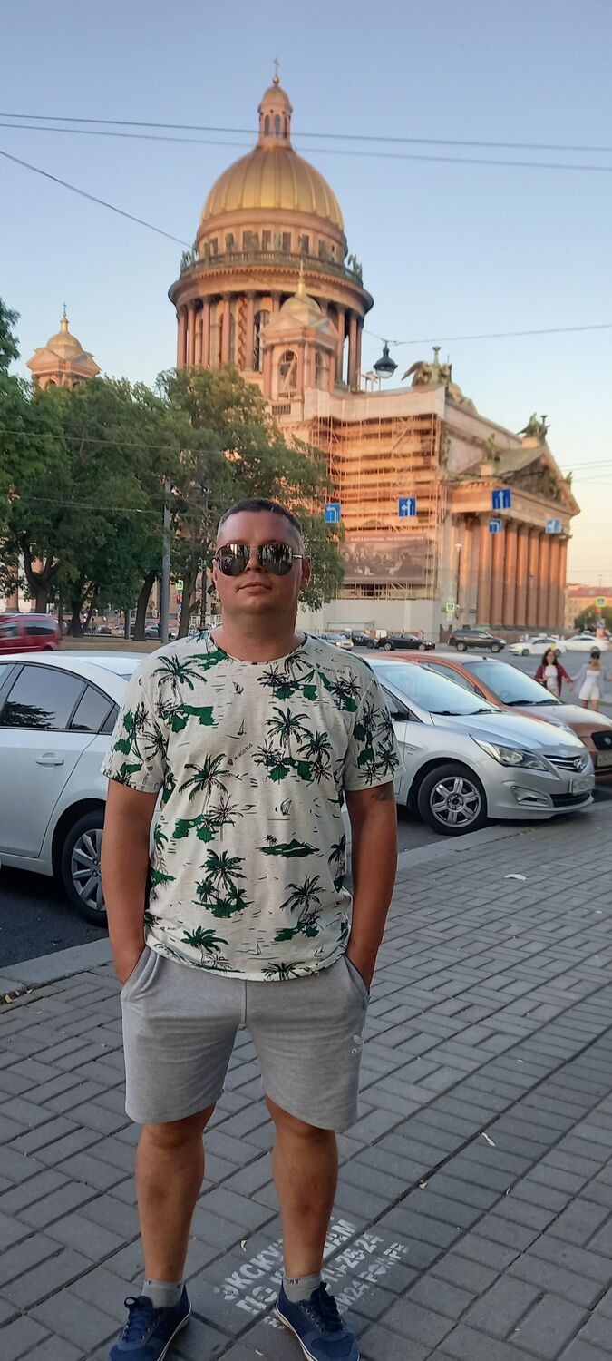  ,   Ivan, 32 ,  