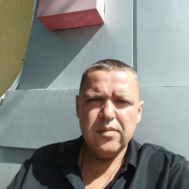 ,   Dani, 37 ,   ,   