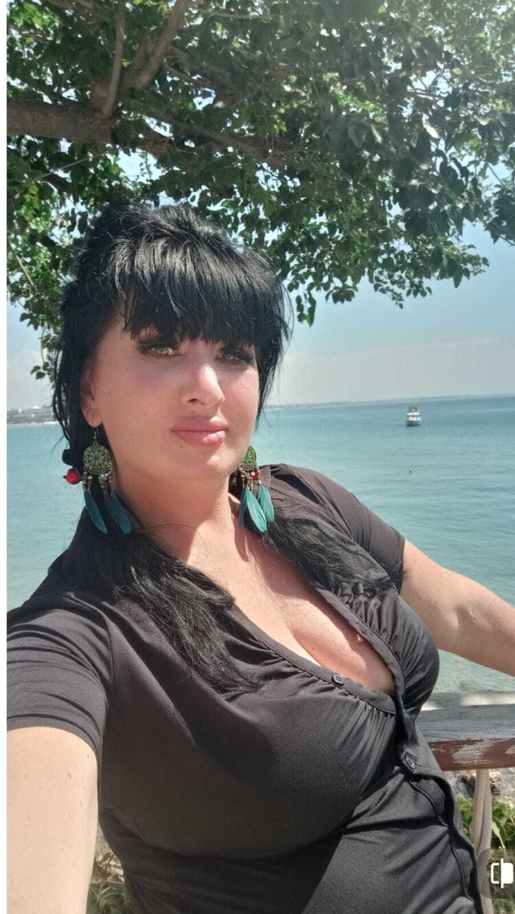  -,   Lora, 52 ,     , c 