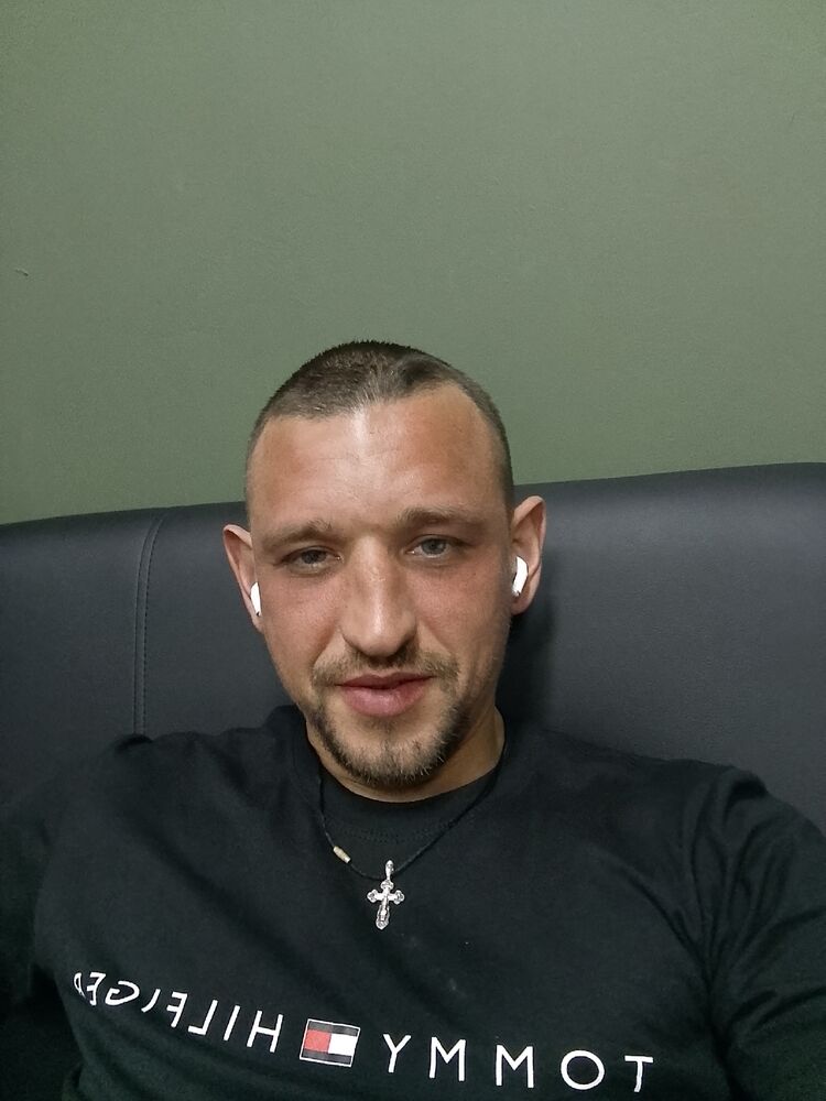  53208664  Antonio, 34 ,    -