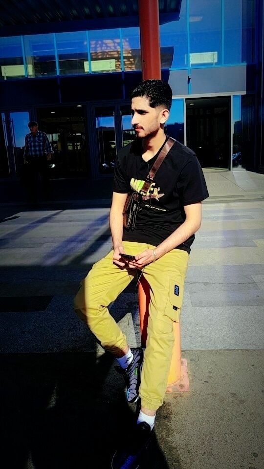  38065324  Nejrabi, 29 ,    