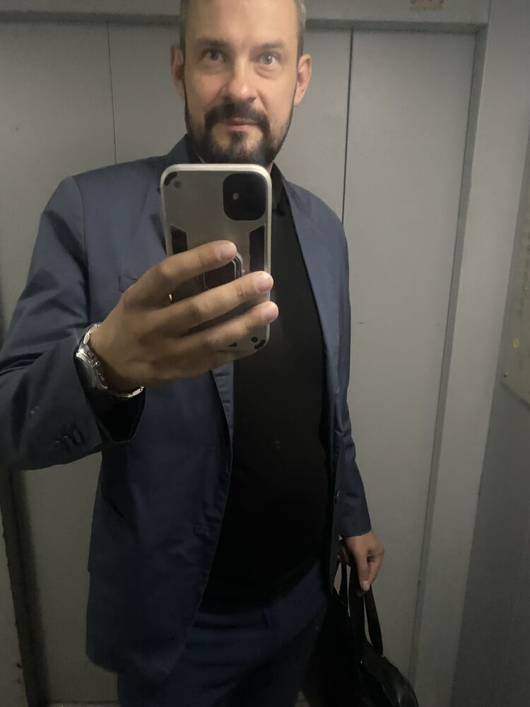  53049064  Konstantin, 43 ,    