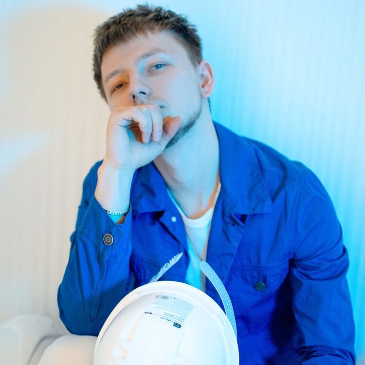  27409324  Vlad, 31 ,    