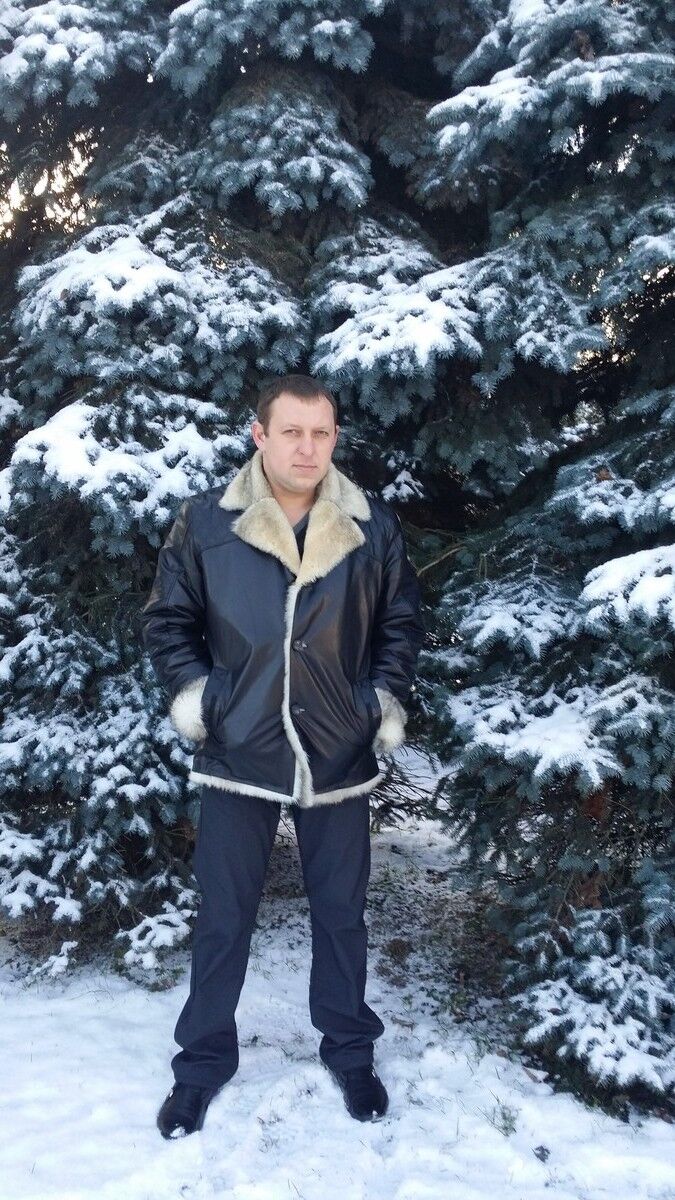  ,   Viktor, 47 ,   