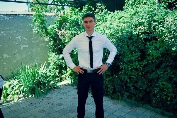  11157804  Viktor, 27 ,    