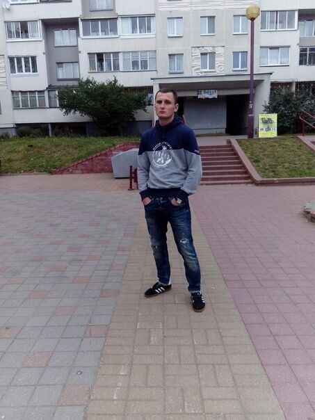  30814264  Kiryl, 32 ,    