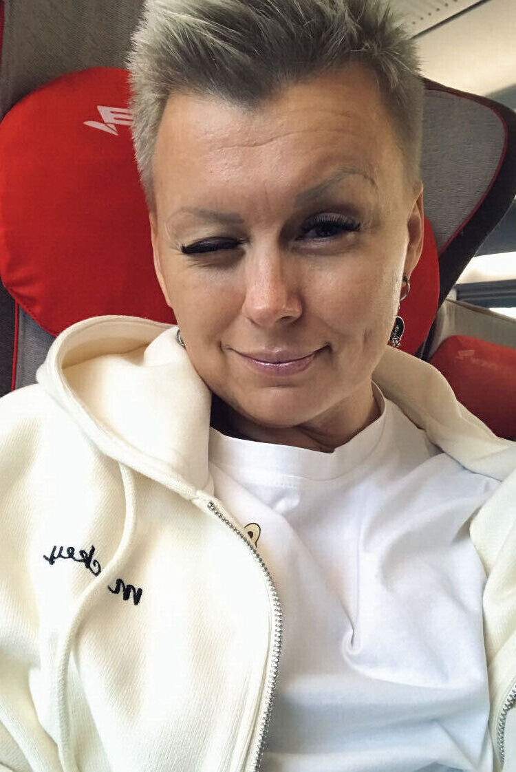  ,   JuliaTI, 40 ,     , c 