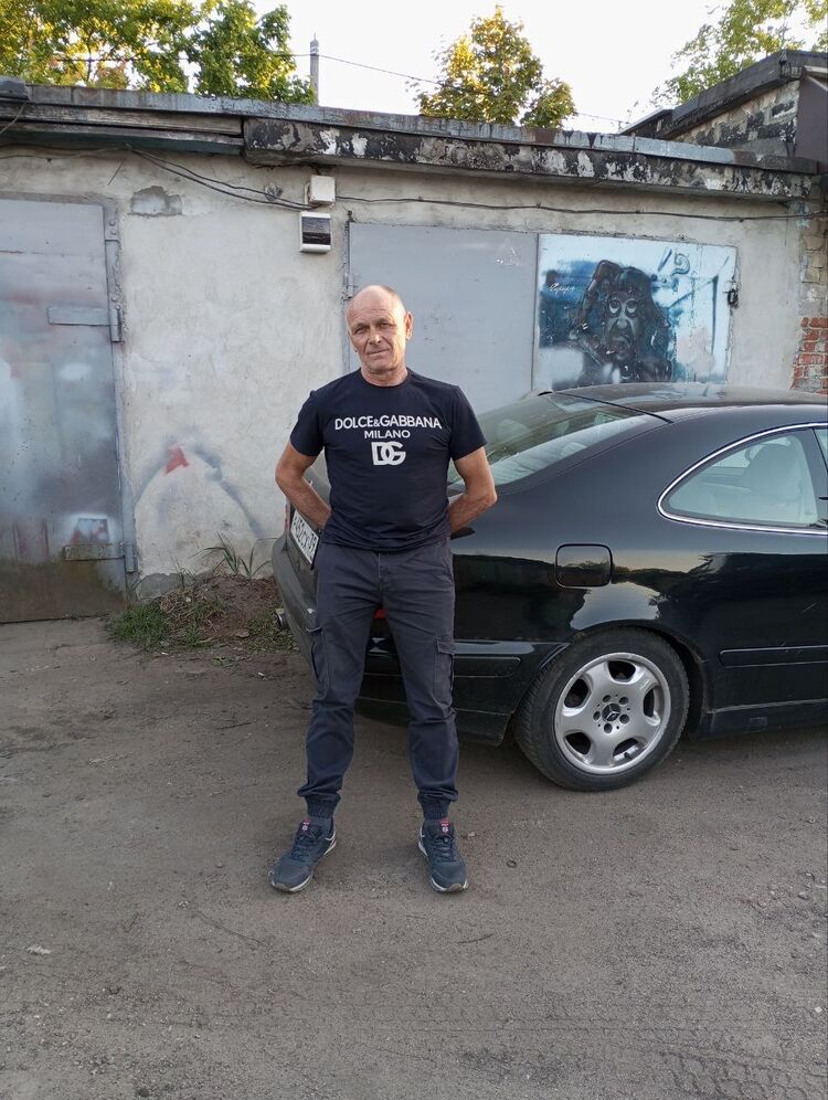  53027334  Sergey, 57 ,    