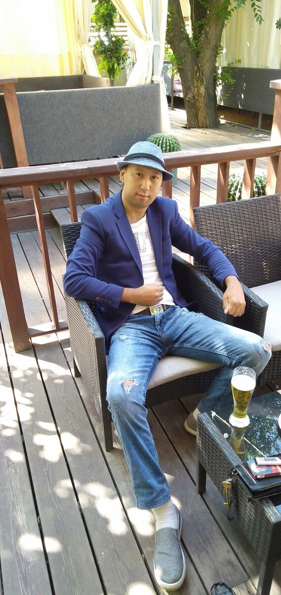  ,   LEO, 35 ,     , c 