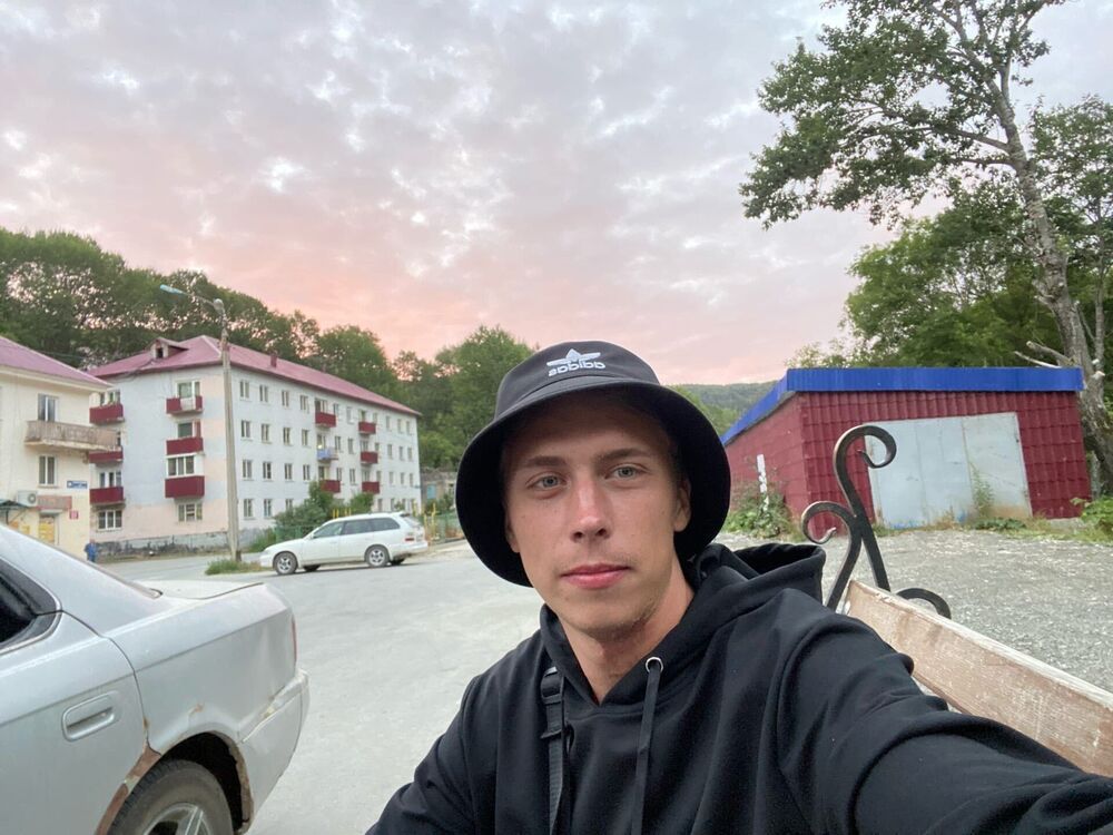  43749924  Daniil, 24 ,    -