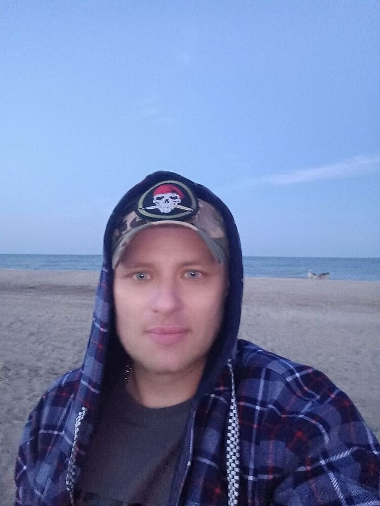  46501334  Stanislav, 36 ,    