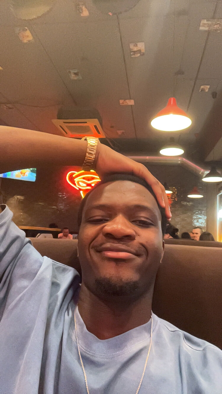  52976074  hris, 25 ,    