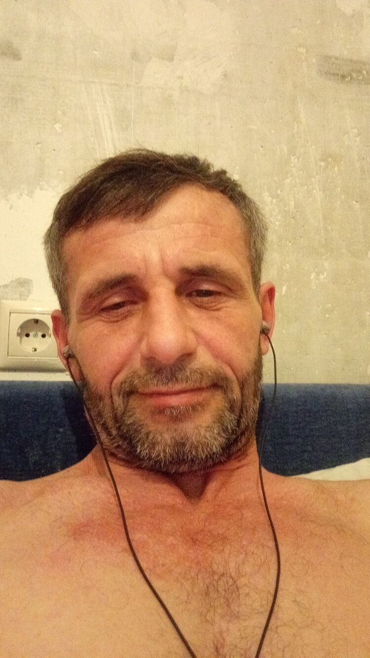  37083374  Dhzamal, 46 ,    