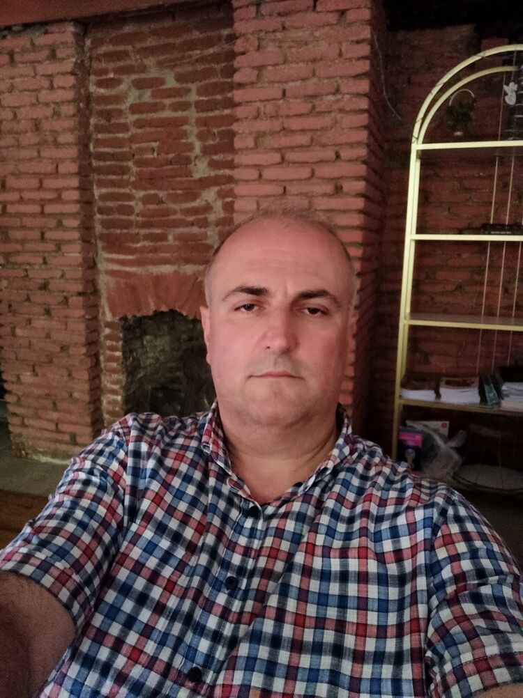  43438214  Konstantine, 50 ,    