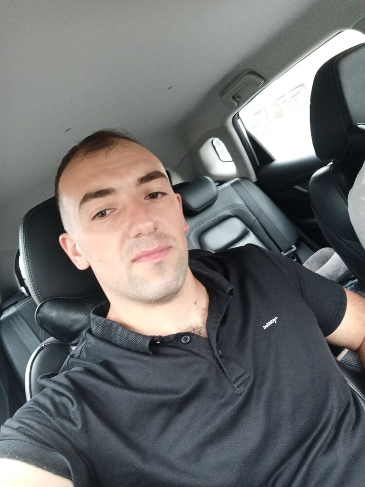  53844464  Pavel, 31 ,    