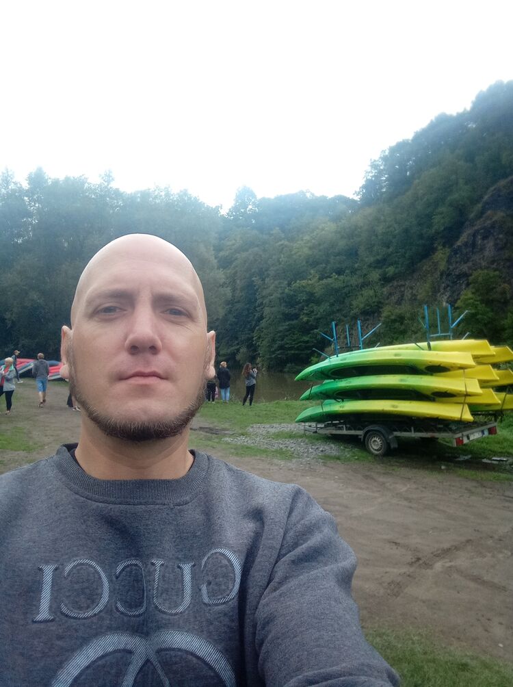  24019314  Wiktor, 40 ,    