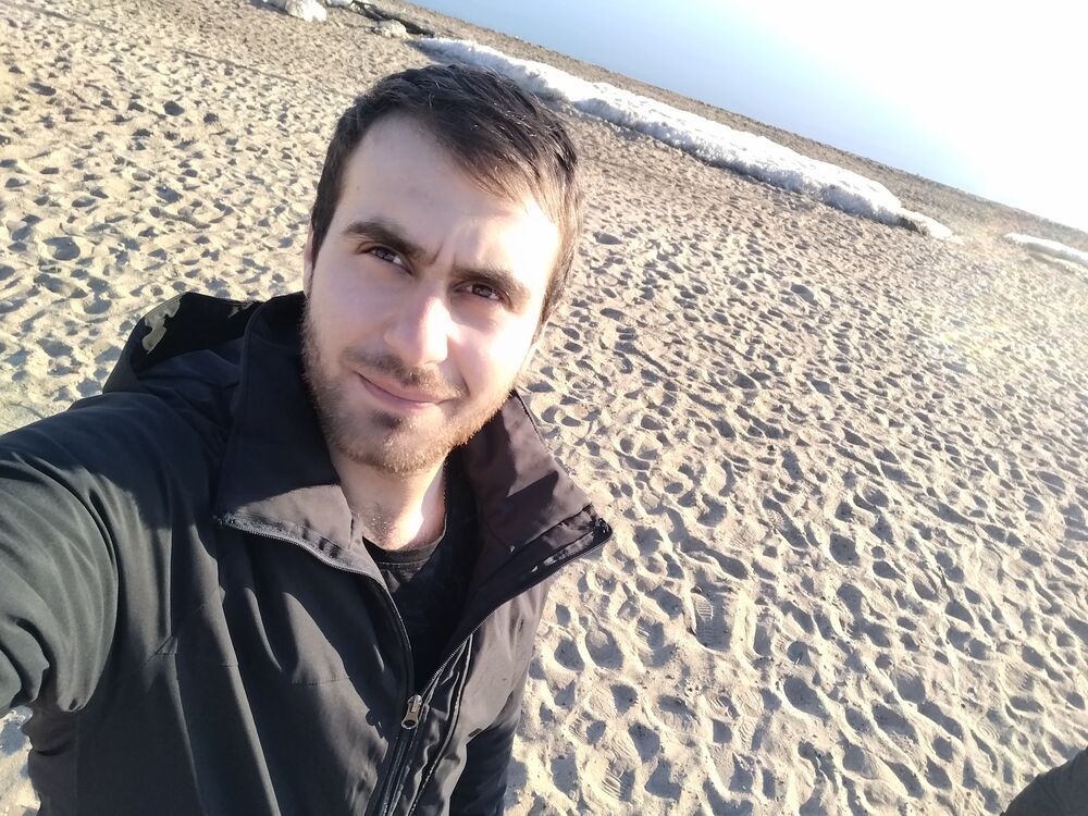  34705624  Andranik, 25 ,    