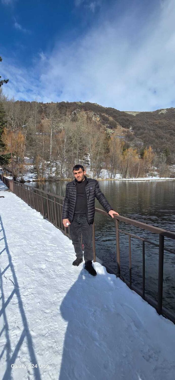  52253294  Grigor, 38 ,    