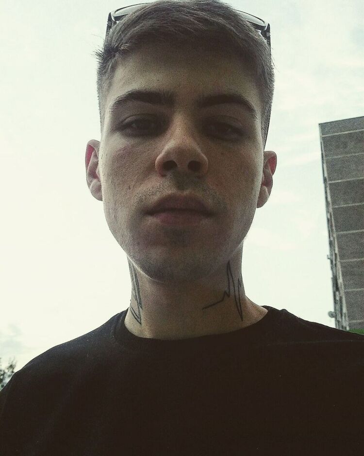  43546584  Stiv, 24 ,    