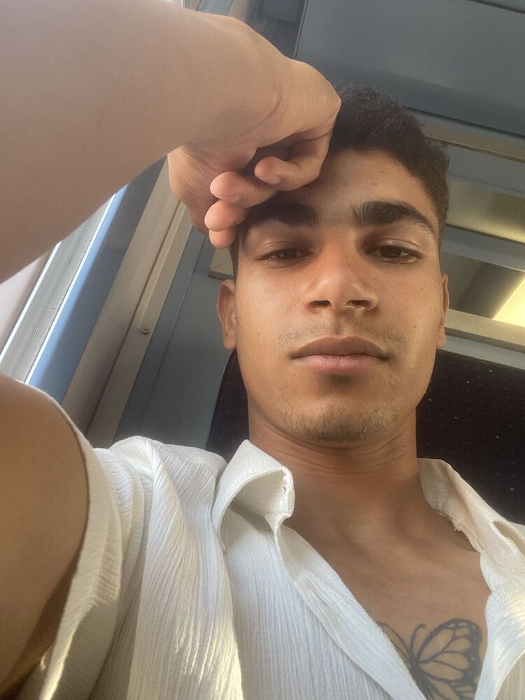  43328984  Ayoub, 21 ,    