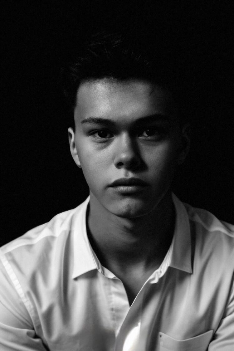  53182474  Madik, 19 ,    