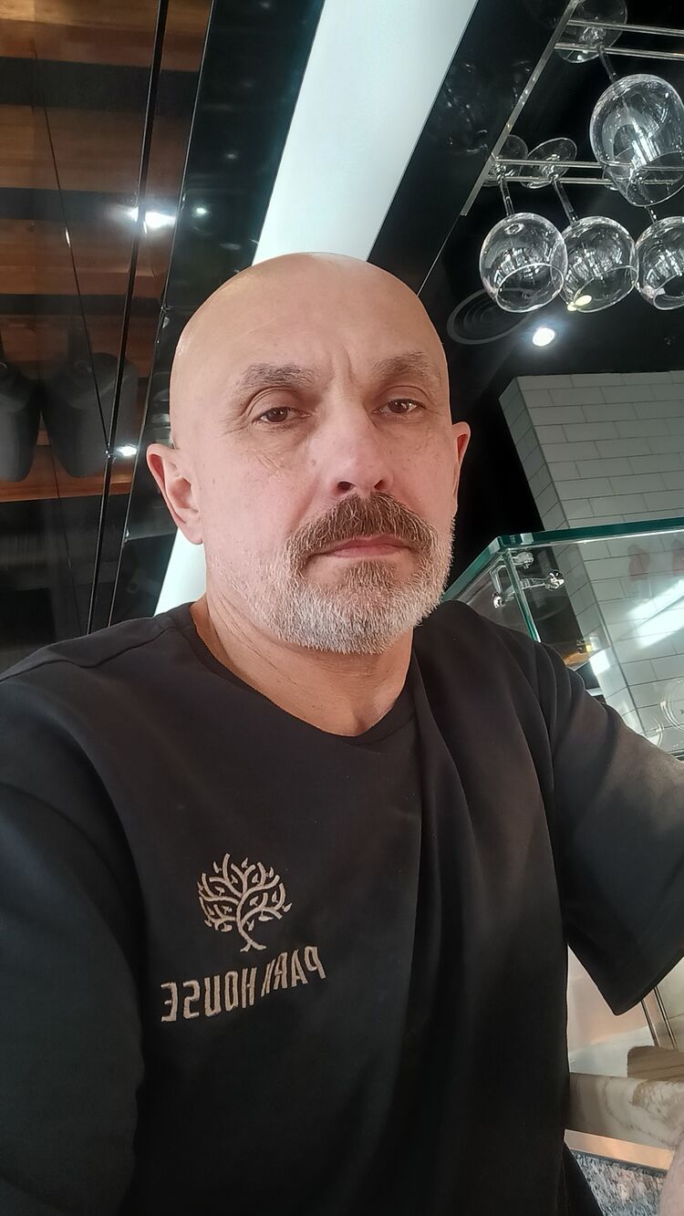  46749614  Alex, 62 ,    