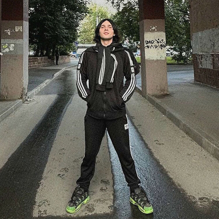  54289944  , 18 ,    -