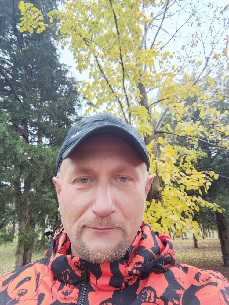  30653154  Mikhail, 48 ,    